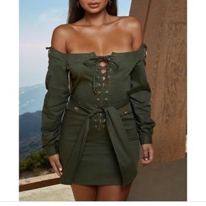 TONGUE TIED OFF THE SHOULDER MINI DRESS IN Green